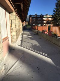 8 darante suelo patio fuera casa2