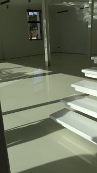 acabados interior nave escalera